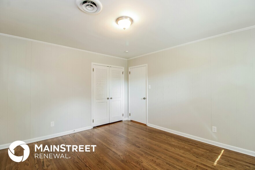 Building Photo - 501 Florham Dr