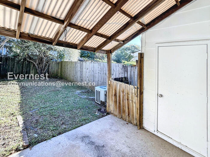 Building Photo - 5521 St James St