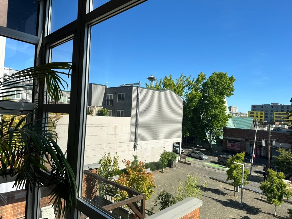 Building Photo - 720 Queen Anne Ave N