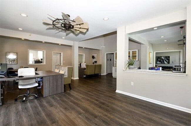 Building Photo - 670 Thornton Rd