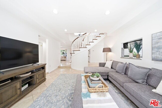 Building Photo - 4115 Laurelgrove Ave