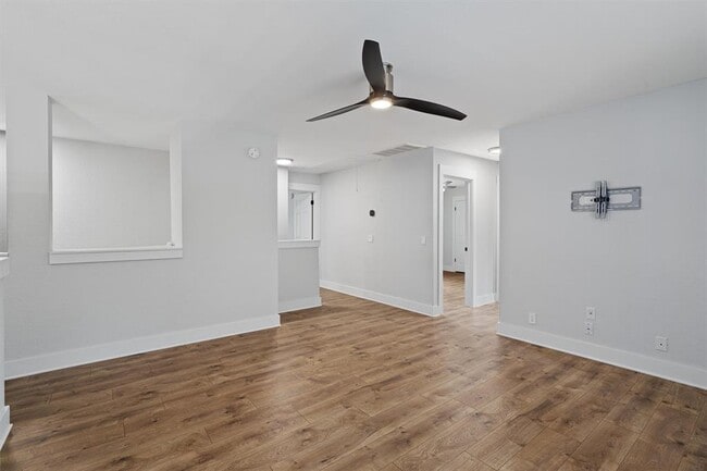 Building Photo - 1203 Thackeray Ln