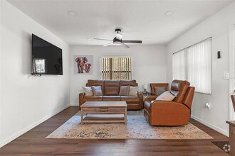 Building Photo - Winterhaven Rental!