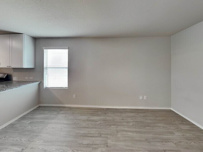 Building Photo - 3238 Kornberg Dr