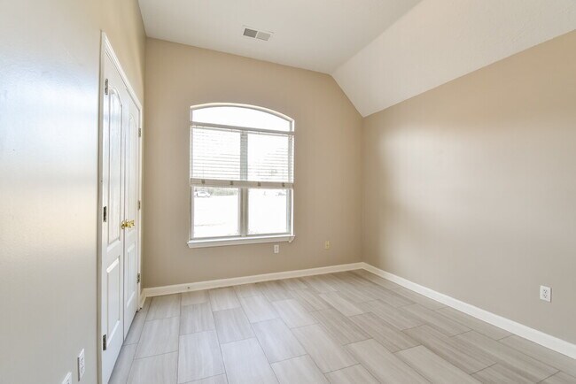 Building Photo - 7354 Pamela Cove