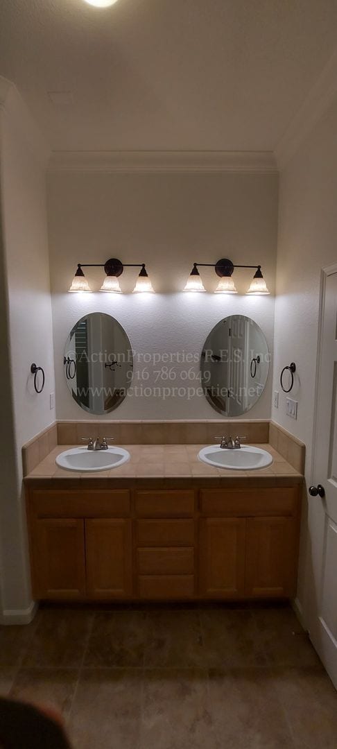 Building Photo - Rocklin  Highland Park  3 bedroom 2 bathroom, Great Room Floor Plan with Tile Flooring,  Fenced Yard