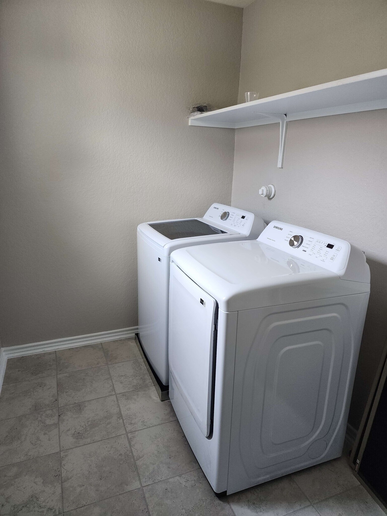 Full Size Washer/Dryer - 3259 Comanche Xing