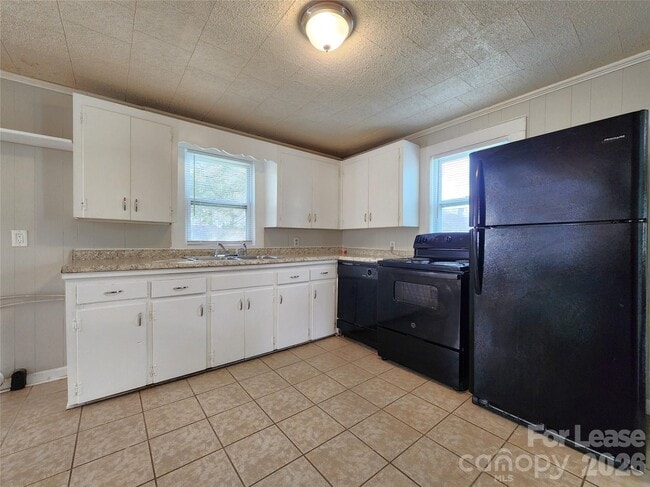 Building Photo - 317 Westview St