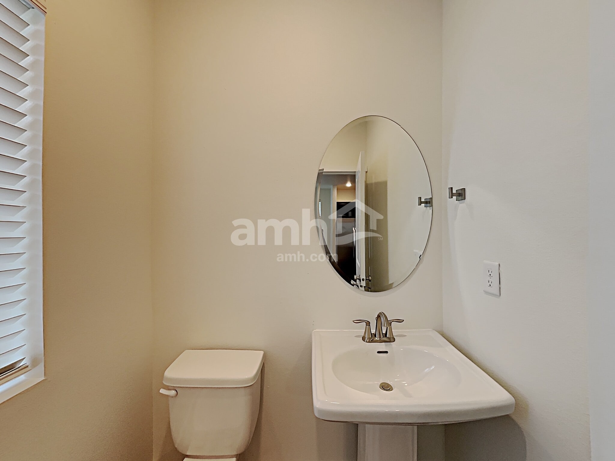 Building Photo - 23355 SE Dogwood St