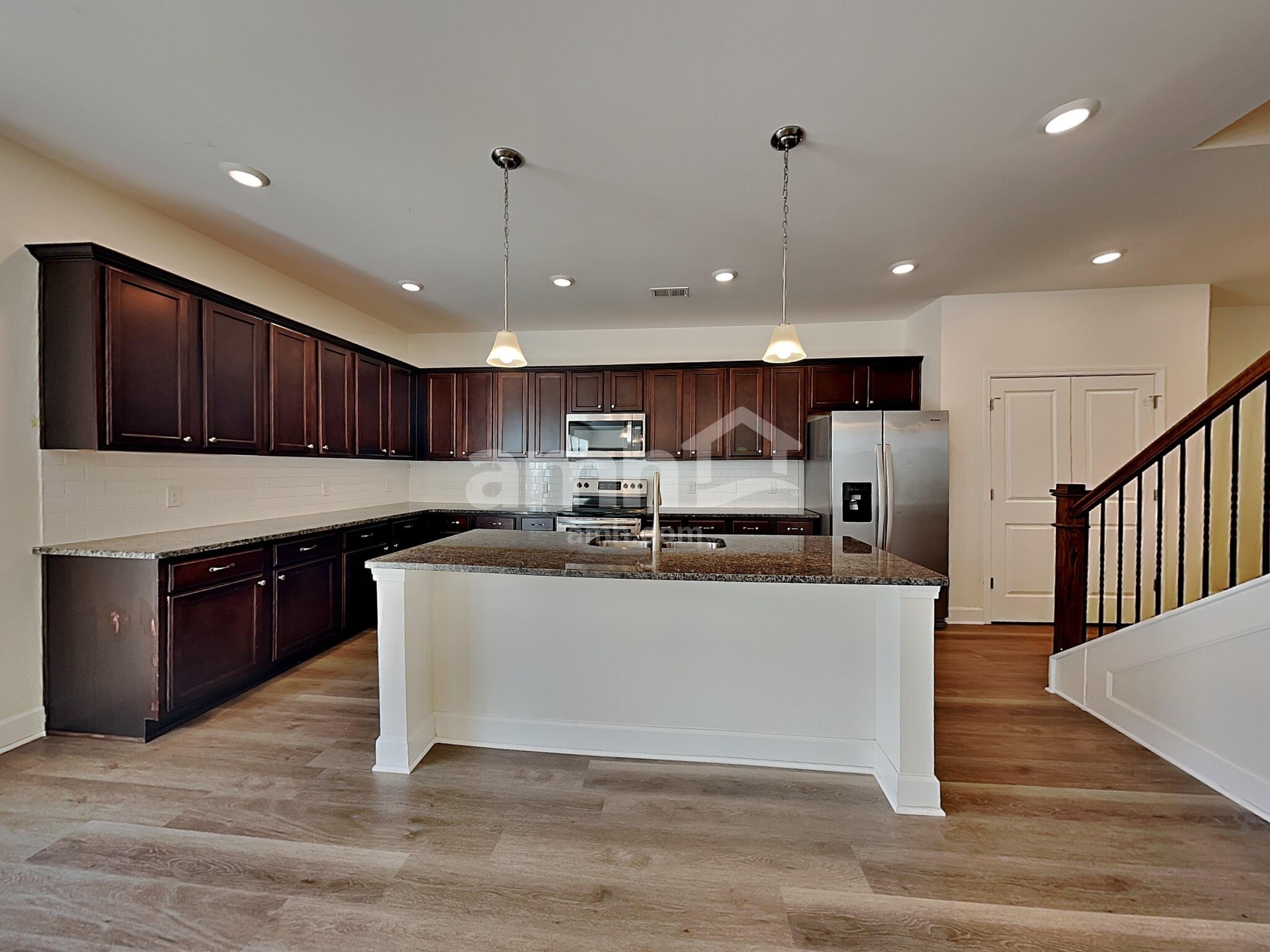 Building Photo - 5702 Lakemont Dr