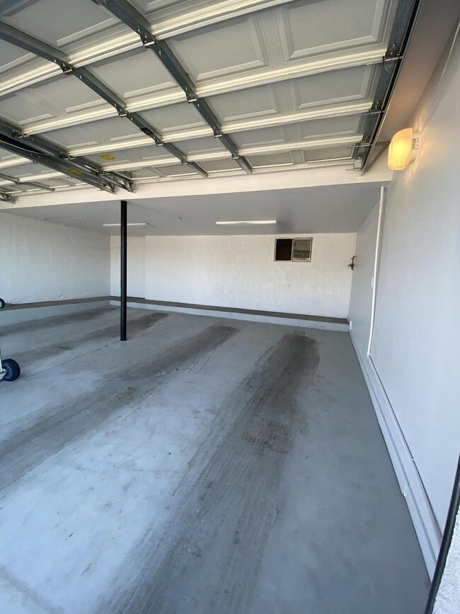 Building Photo - 38 W 250 N