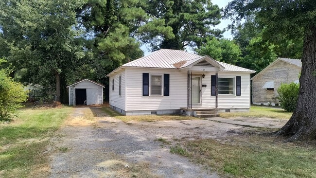 Building Photo - 1605 W 31st Ave