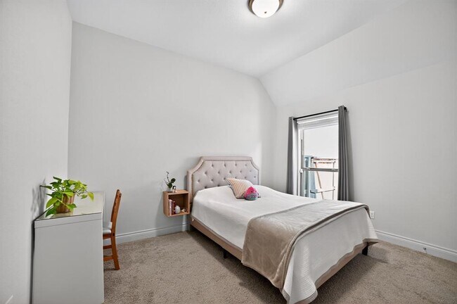 Building Photo - 1904 Woolsey Wy