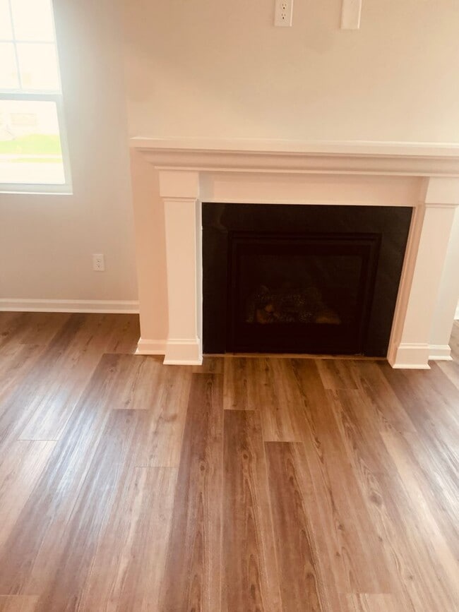 Building Photo - BRAND NEW TOWNHOME! 2 CAR GARAGE. SCREENED IN PORCH. MODERN KITCHEN. OPEN CONCEPT LIVING. BONUS ROOM