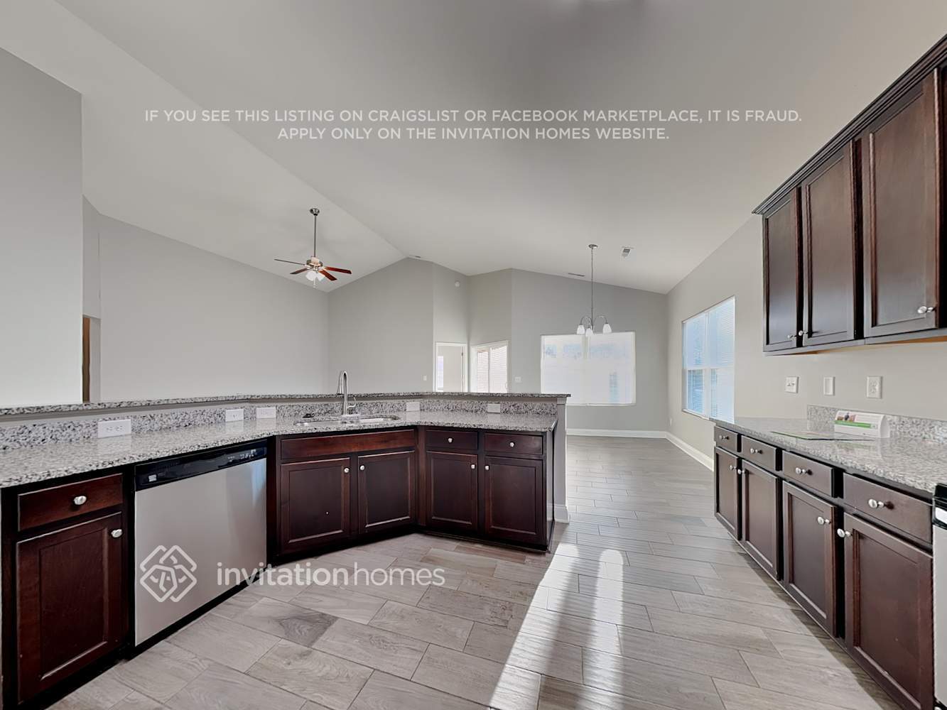 Building Photo - 2813 Santiago Circle