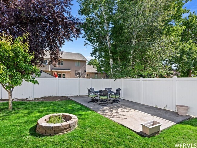 Building Photo - 3-bedroom, 2.5-bathroom home