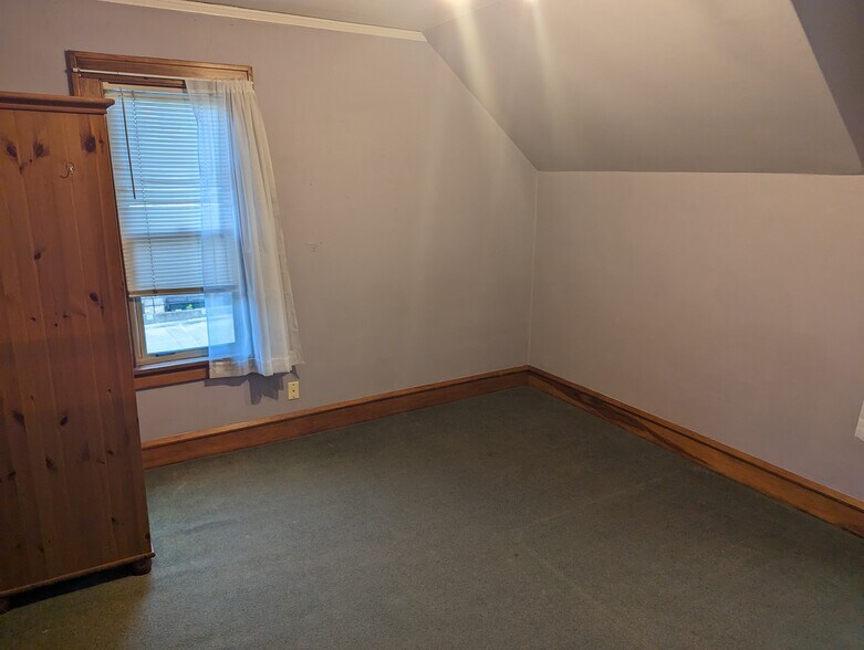 Building Photo - 2976 N Newhall St