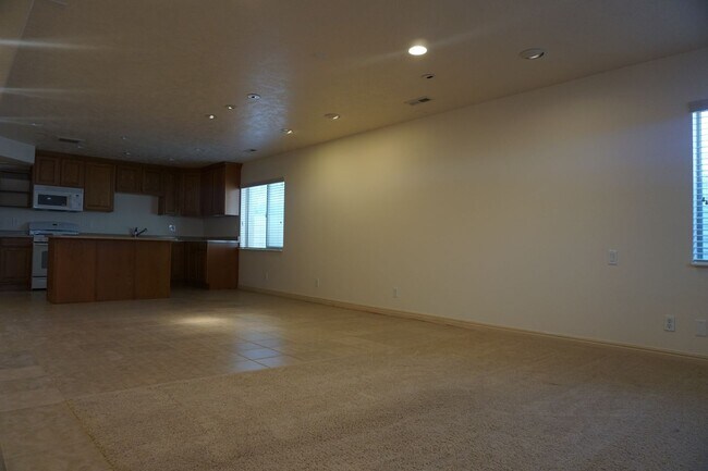 Building Photo - Beautiful Pleasant Grove 6 Bedroom With Mo...