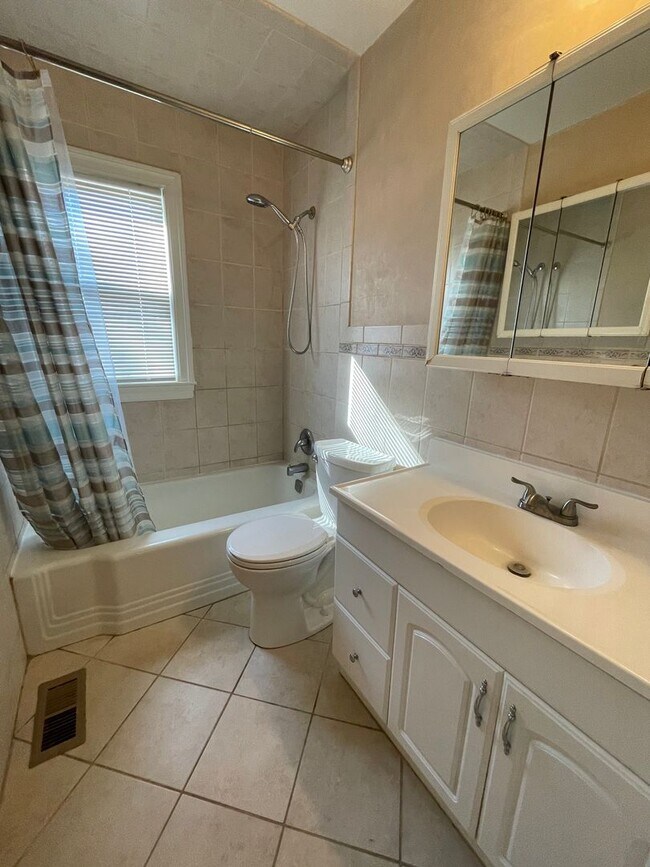 Building Photo - Coming Soon: 3BR Home with Bonus Space & Quick Highway Access