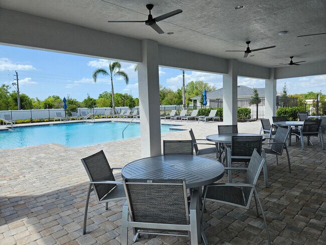 Building Photo - Beautiful Seasonal Englewood Villa- DOG FRIENDLY - new construction with Community Pool! – Locate...