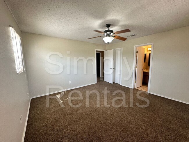 Building Photo - 479 Mills Way