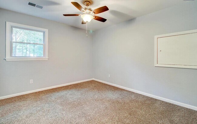 Building Photo - 403 Fairington Dr