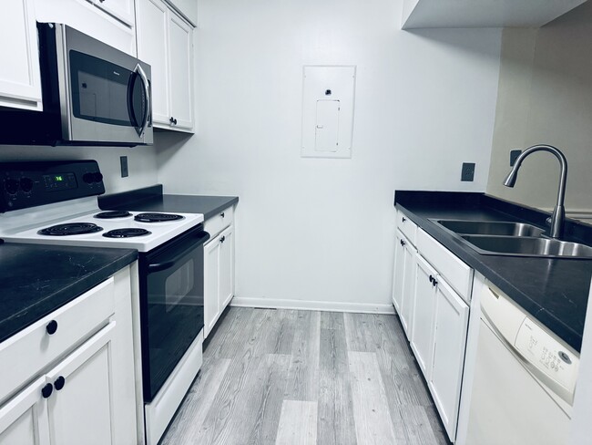 Building Photo - 202 Finley Forest Dr