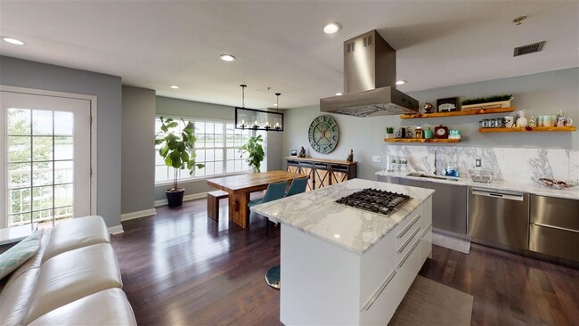 Primary Photo - 22 Mallard Pl