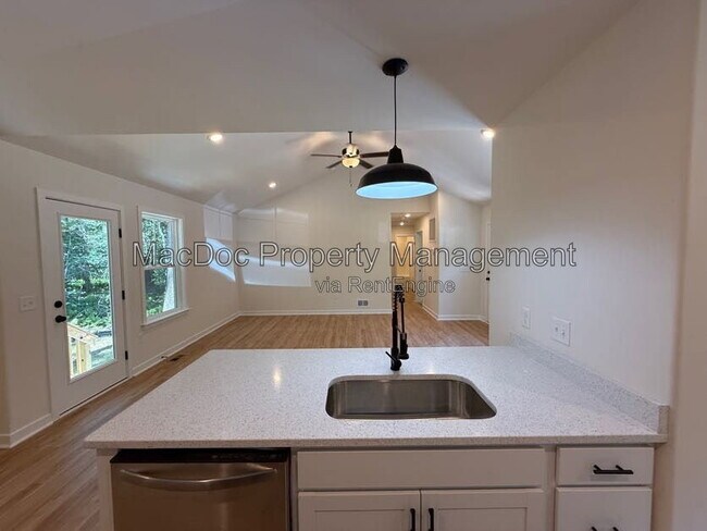 Building Photo - 387 Forest Grove Rd