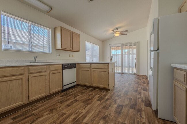 Building Photo - 3 Bedroom, 2 Bath