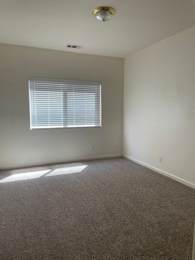 Building Photo - 757 Petit Sirah Ct
