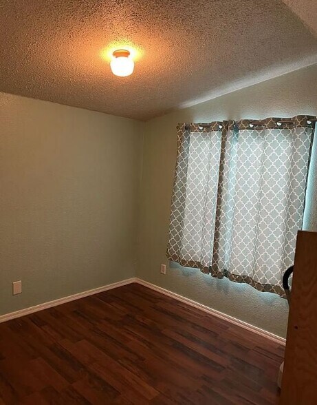 Building Photo - 2640 S Cottonwood Ln