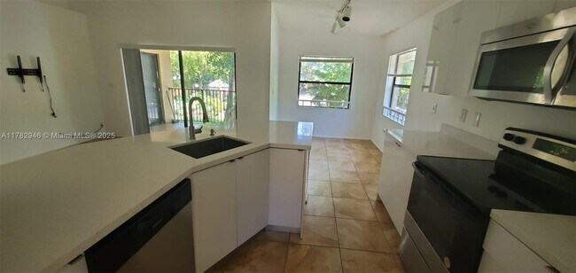 Building Photo - 9999 Summerbreeze Dr