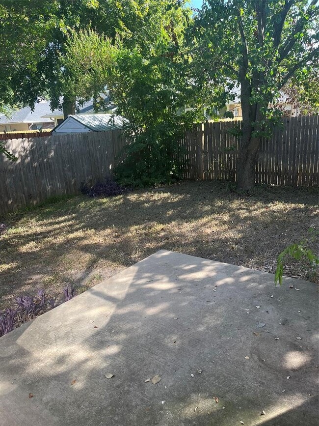 Building Photo - 1704 Ascot Ln