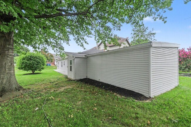 Building Photo - 80 2nd St