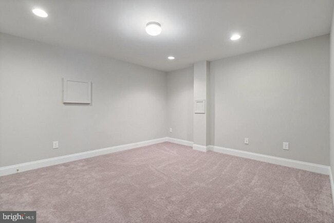 Building Photo - 853 Gallows Ct