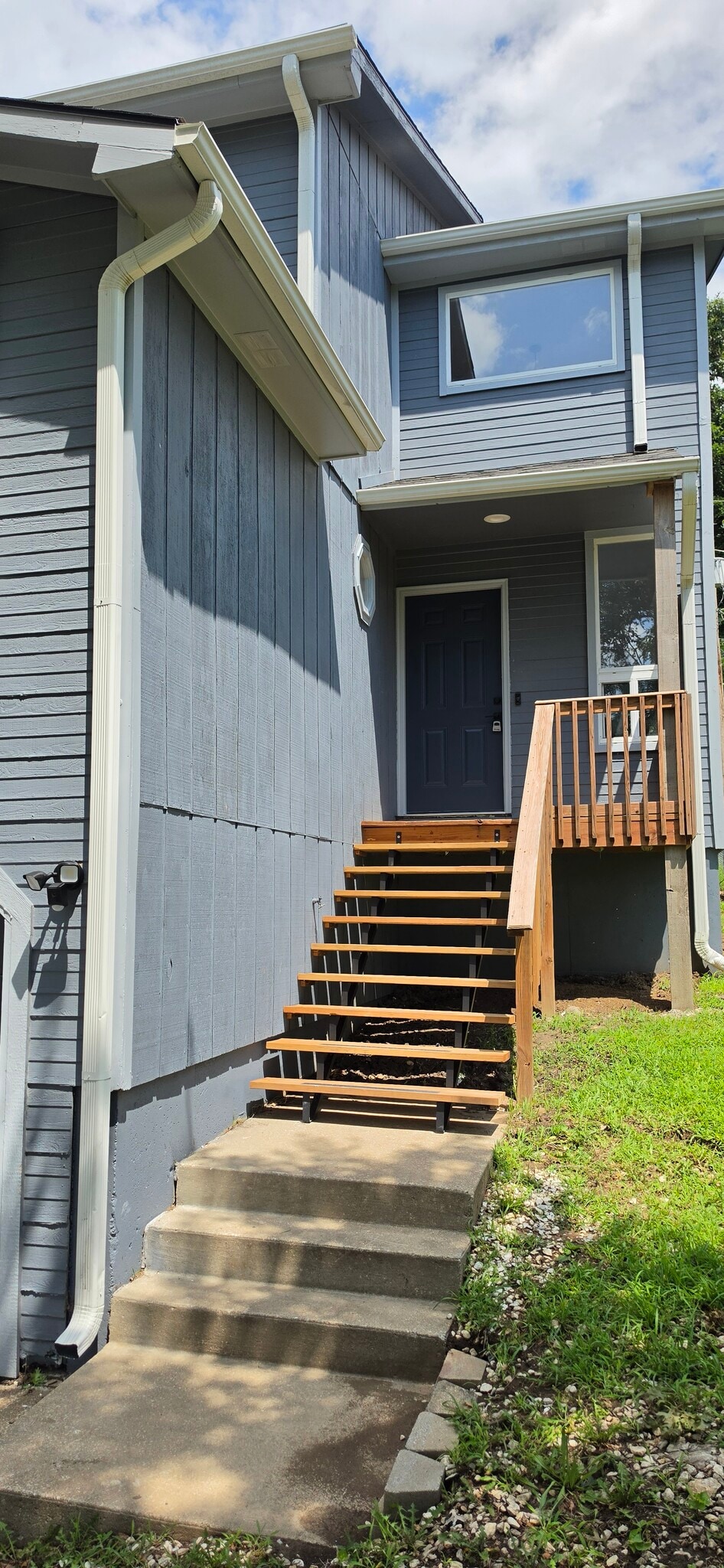 Building Photo - 615 S 13th St