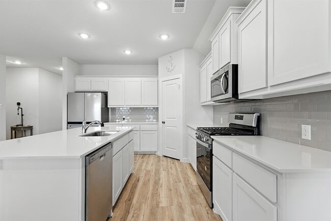 Building Photo - 643 Scarlett St