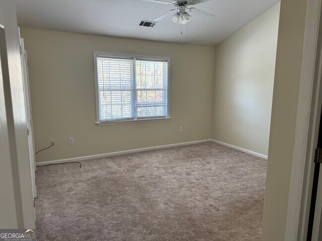 Building Photo - 135 Logmont Trace