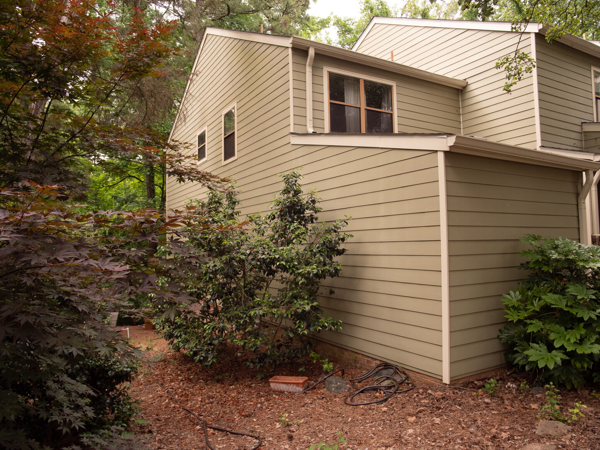 Building Photo - 210 Cedarwood Ln