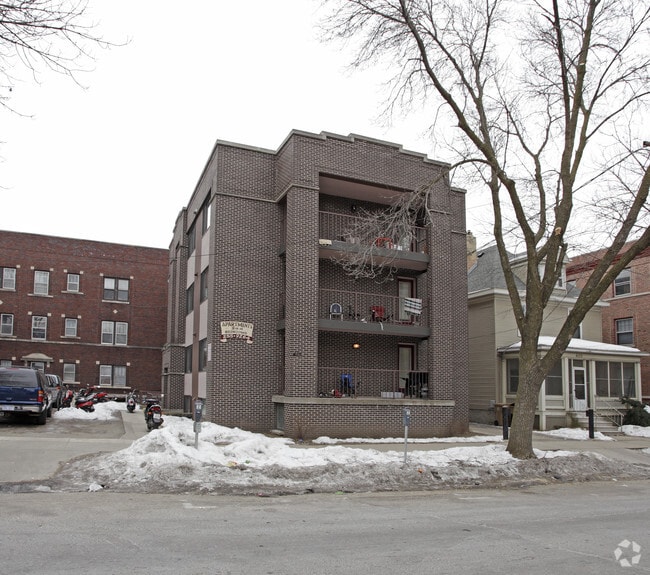 Building Photo - 415 N Henry St