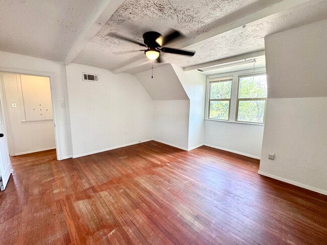 Building Photo - 1602 Avenue X