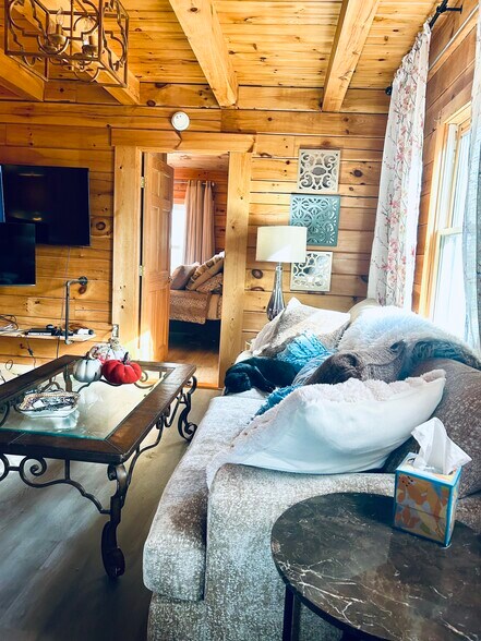 Building Photo - 93 Shepard Ave