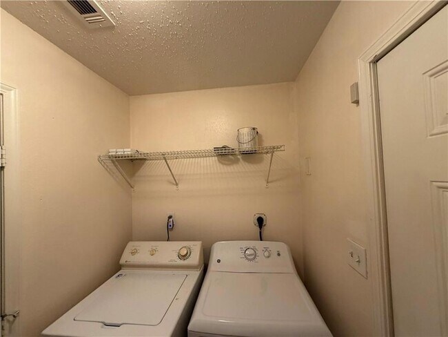 Building Photo - 3708 Shangri-La Dr