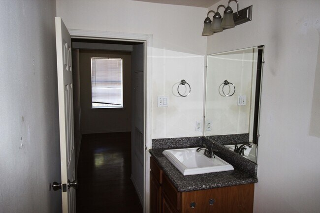 Building Photo - 8304 Palm St