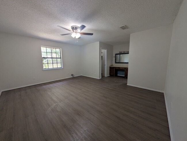 Building Photo - Remodeled Home in Pleasant Grove!