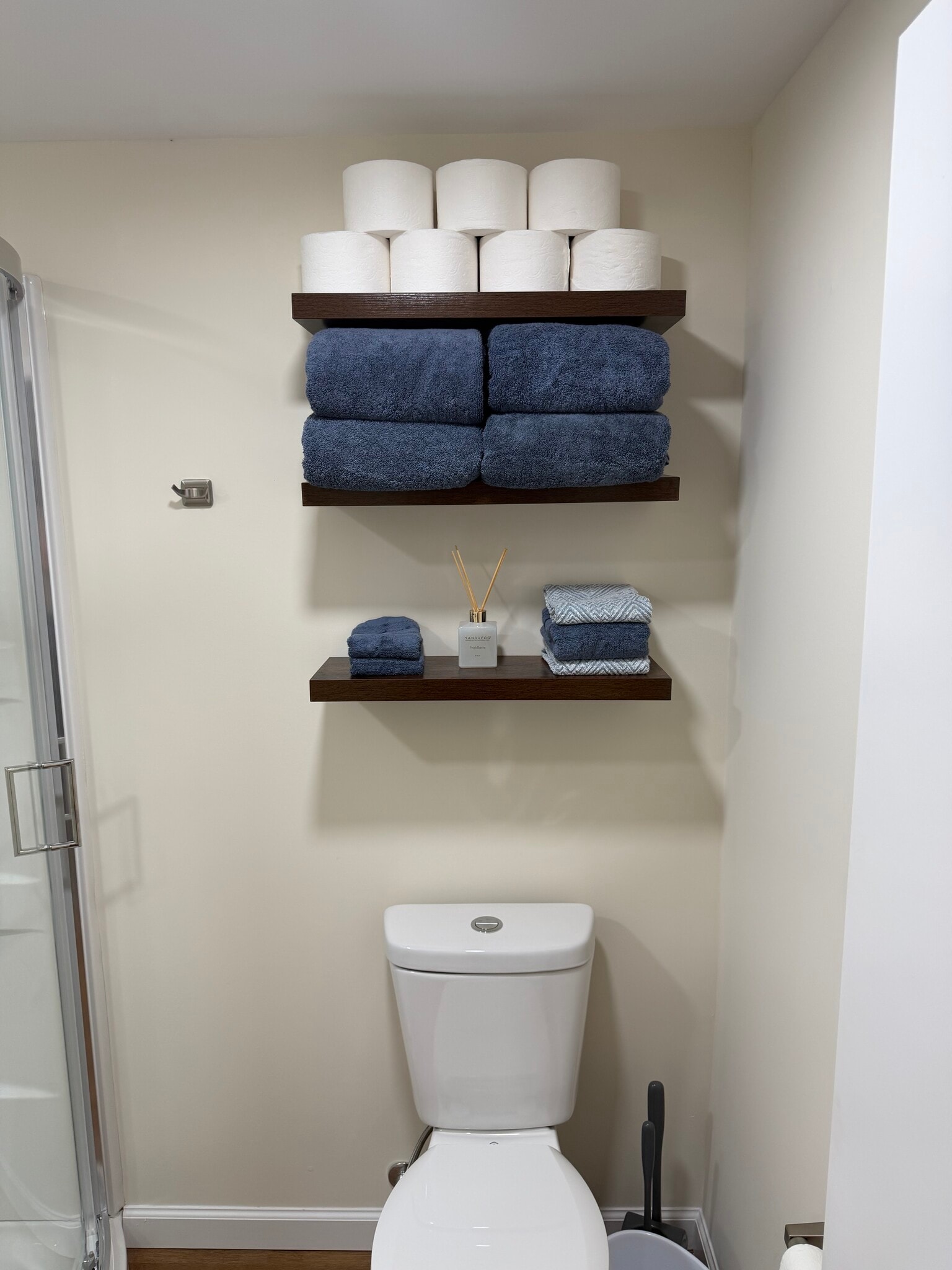 Bathroom - 104 W Hembree St