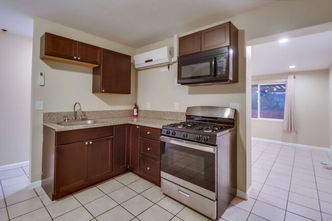 Building Photo - Barcelona Ridge Estates