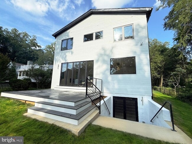 Building Photo - 8908 Mohawk Ln