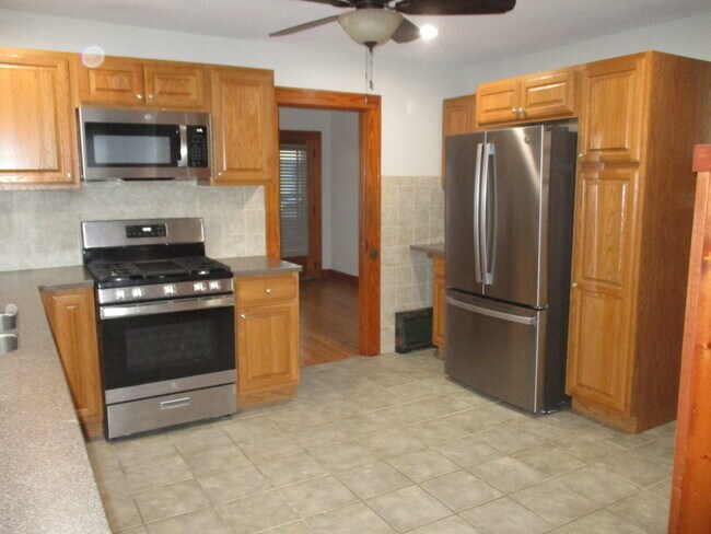 Building Photo - 1802 Church St